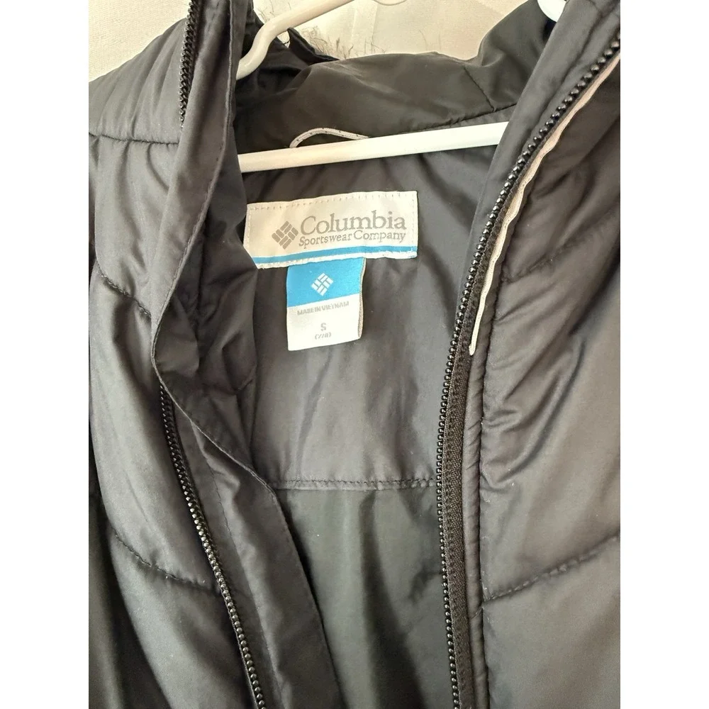 girls size small (7/8) Columbia Puffer jacket With Removable Hood With Faux Fur